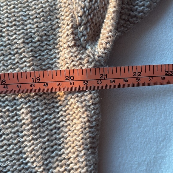 FOREVER 21 Beige Cable Knit Sweater - Picture 4 of 7